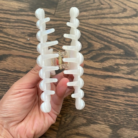 NEW bundle of 2 tortoise shell claw hair clips - Picture 6 of 10